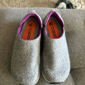 Vibram Gray Sneakers with Purple and Orange Highlights